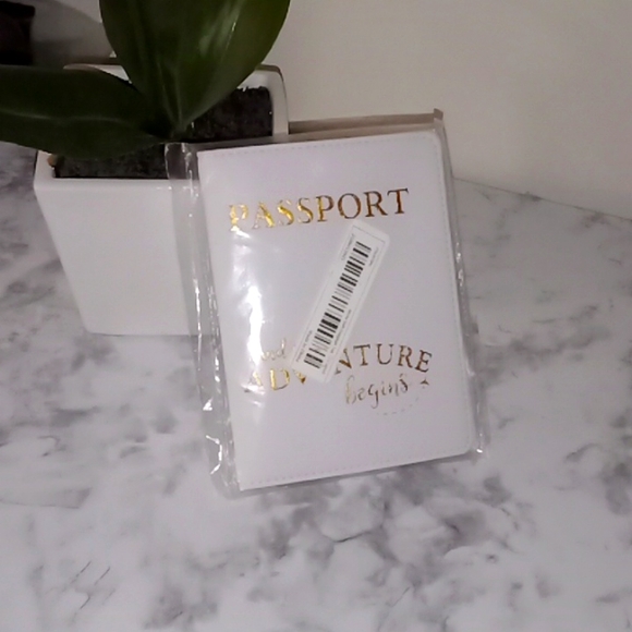 Accessories - Passport Holder ✈️🧳